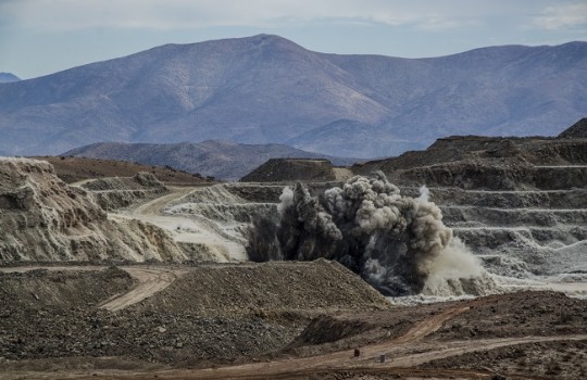 Fuerte baja registran bonos por trmino de conflicto en minera