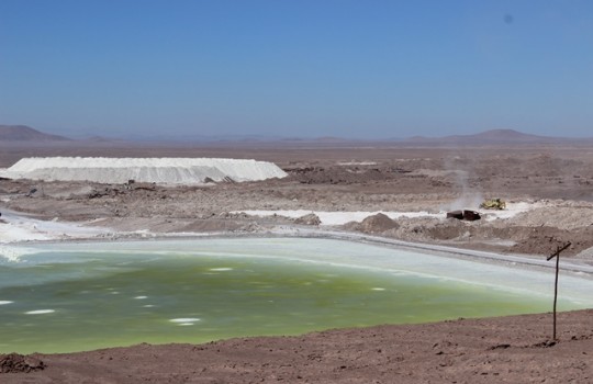 El Salar de Llamara, el otro incendio de SQM y que complica los planes de Julio Ponce