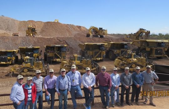 Importantes clientes mineros visitaron instalaciones de Cat en Tucson
