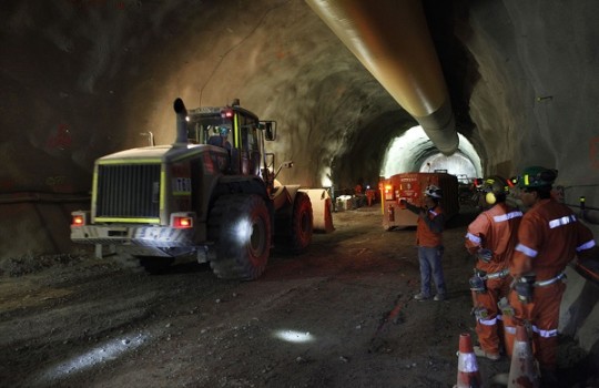 Minera tiene tres supervisores y tres ejecutivos, en promedio, por cada operador