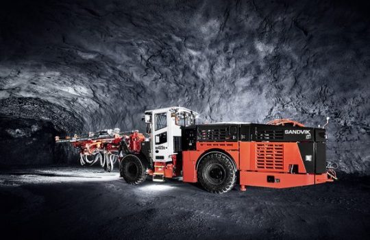 Sandvik lanza jumbo minero impulsado por bateras