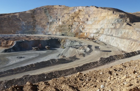Minera Hudbay suspende operaciones de Constancia por toma de la mina