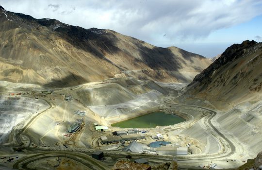 Carabineros ingresa a mina Los Bronces ante movilizaciones