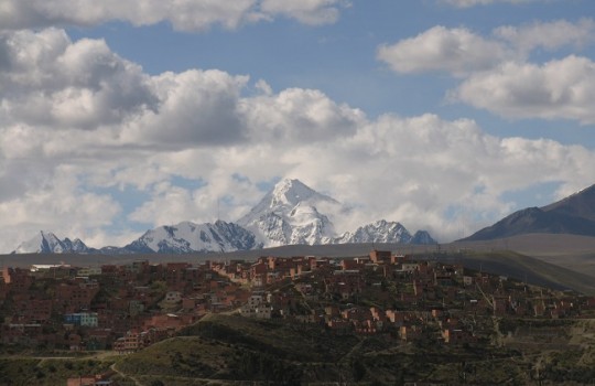 Mina Urania explota minerales en Bolivia