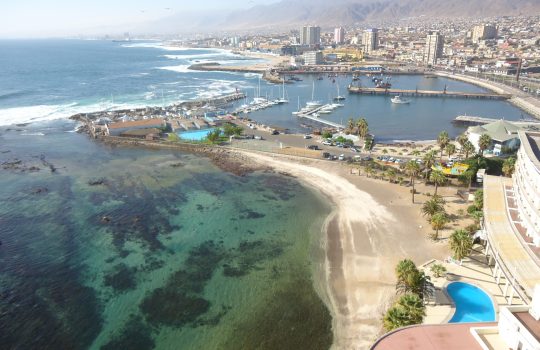 Bajón minero golpea arriendos: precios en Antofagasta y Copiapó caen hasta 17% en un año