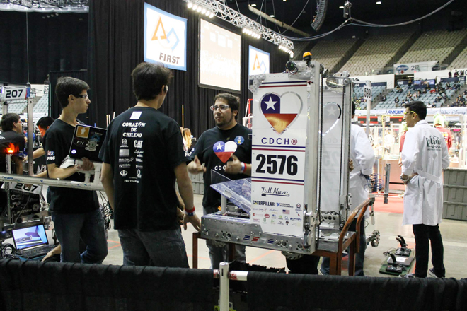 Equipo "Corazn de Chileno" gana competencia de robtica en California y clasifica al Mundial