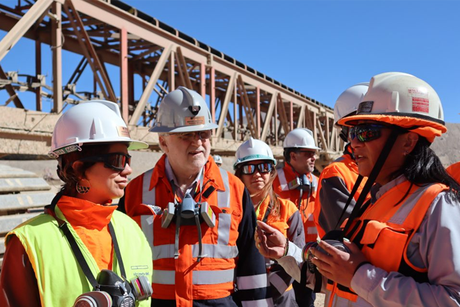 En visita indita, ministra de Medio Ambiente conoce los planes y proyectos de desarrollo sustentable de Codelco en el Distrito Norte.