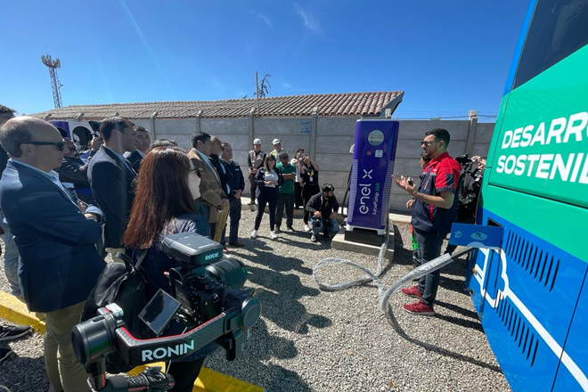 La primera flota de buses 100% elctricos para la minera fue presentada por CMP, Enel X, Verschae y Flex