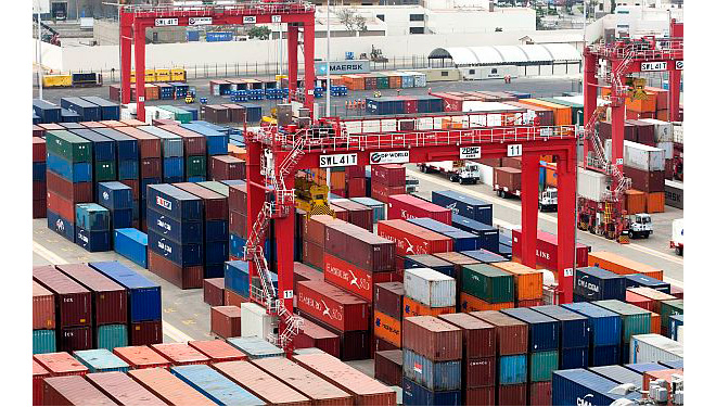 Balanza comercial de Chile registra superávit de US$ 5.579 entre enero y julio de 2014 Balanza comercial de Chile registra superávit de US$ 5.579 entre enero y julio de 2014