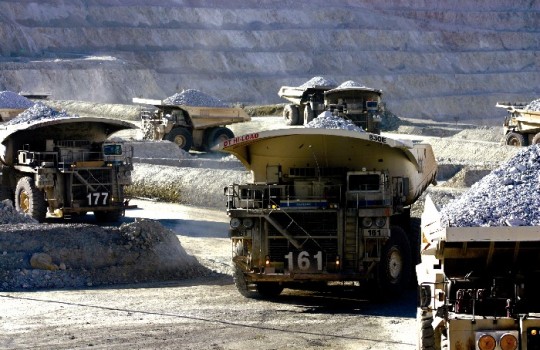 Recaudación tributaria cae en 2014 por menores aportes de la minería privada Recaudación tributaria cae en 2014 por menores aportes de la minería privada