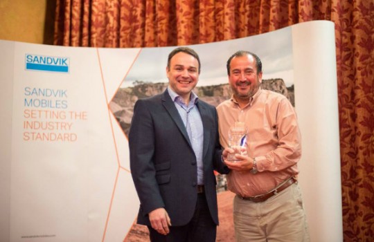 SKC Maquinarias obtiene premio “Mejor Nuevo Distribuidor Mundial” de Sandvik Mobile SKC Maquinarias obtiene premio “Mejor Nuevo Distribuidor Mundial” de Sandvik Mobile